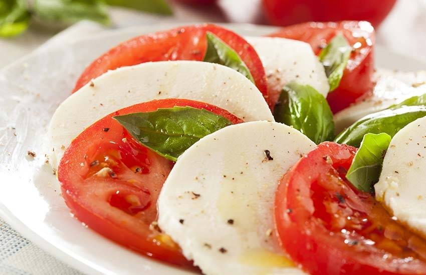 Recette de salade Caprese tomates mozzarella Intermarché